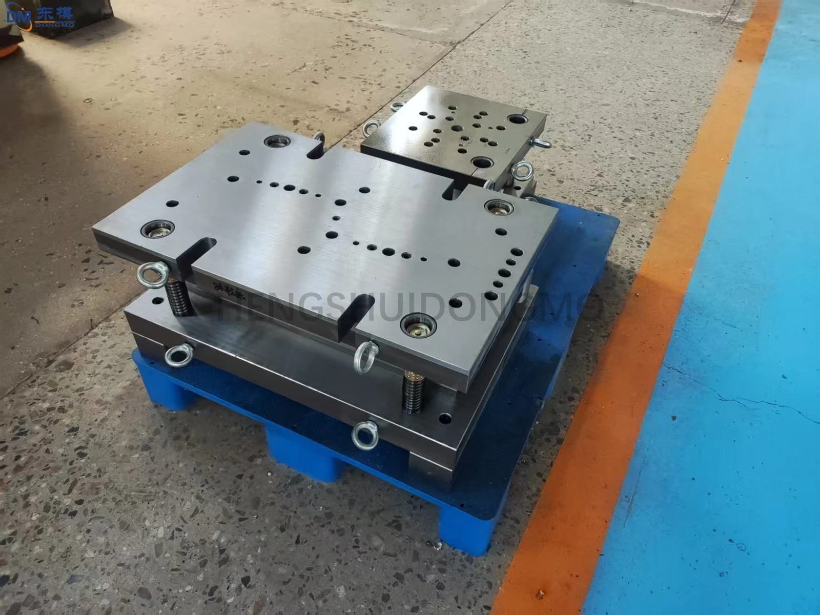 3 3